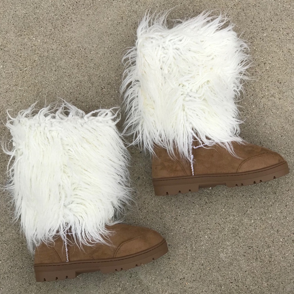 1 left! Nature White & Tan Faux Fur Sherpa Boots - Picture 2 of 6